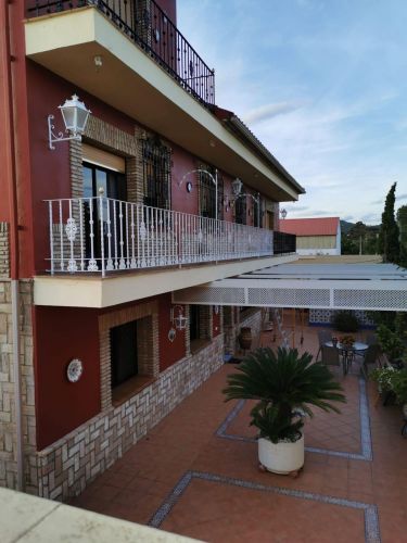 MAGNIFICO CHALET DE DOS VIVIENDAS EN LA COLINA