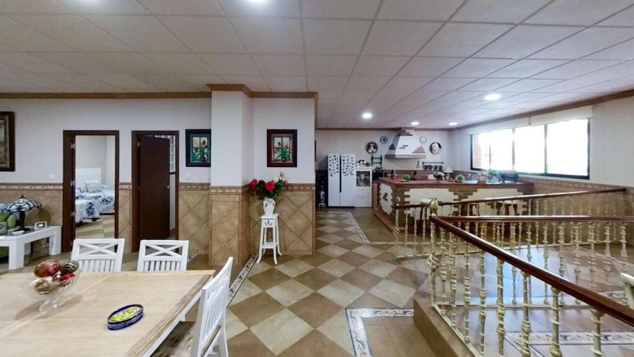 MAGNIFICO CHALET DE DOS VIVIENDAS EN LA COLINA