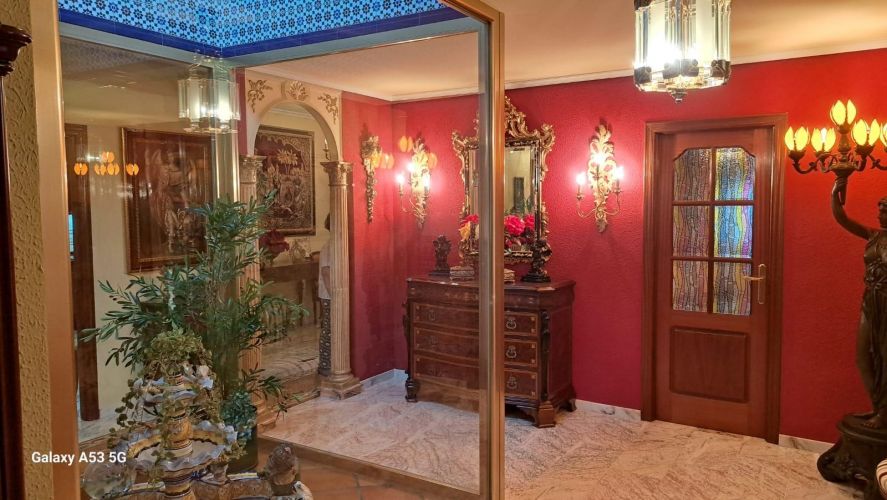 MAGNIFICO CHALET DE DOS VIVIENDAS EN LA COLINA