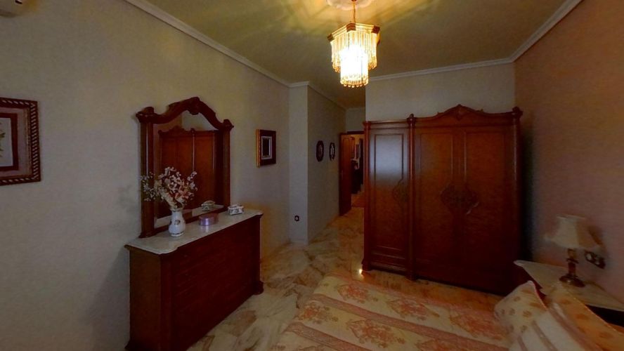 MAGNIFICO CHALET DE DOS VIVIENDAS EN LA COLINA