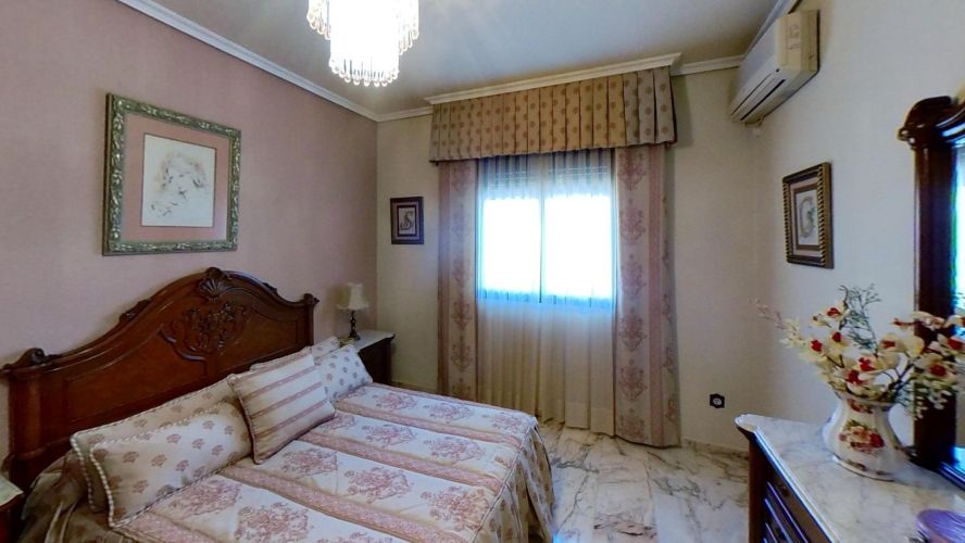 MAGNIFICO CHALET DE DOS VIVIENDAS EN LA COLINA