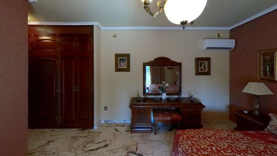 MAGNIFICO CHALET DE DOS VIVIENDAS EN LA COLINA