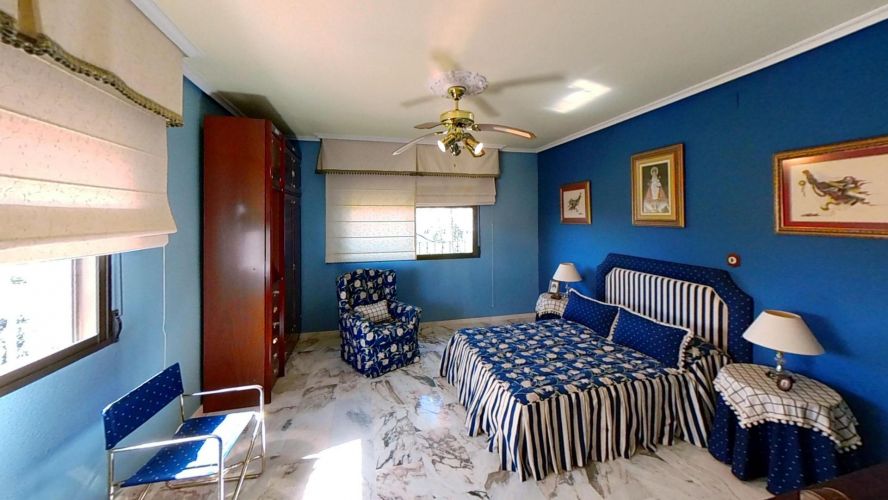 MAGNIFICO CHALET DE DOS VIVIENDAS EN LA COLINA