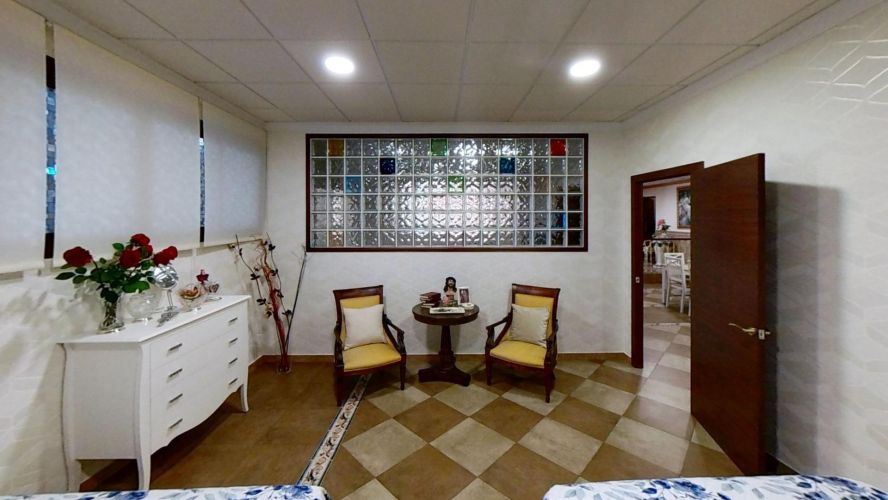 MAGNIFICO CHALET DE DOS VIVIENDAS EN LA COLINA