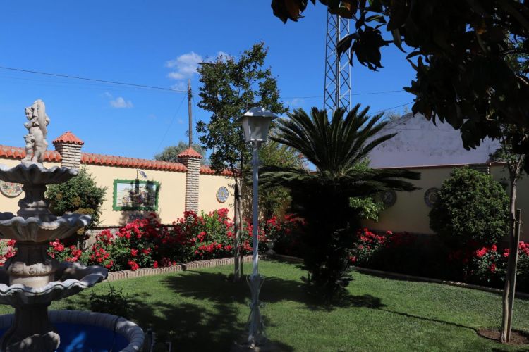 MAGNIFICO CHALET DE DOS VIVIENDAS EN LA COLINA