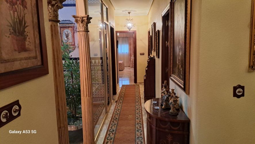 MAGNIFICO CHALET DE DOS VIVIENDAS EN LA COLINA