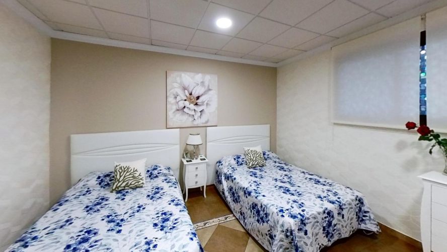 MAGNIFICO CHALET DE DOS VIVIENDAS EN LA COLINA