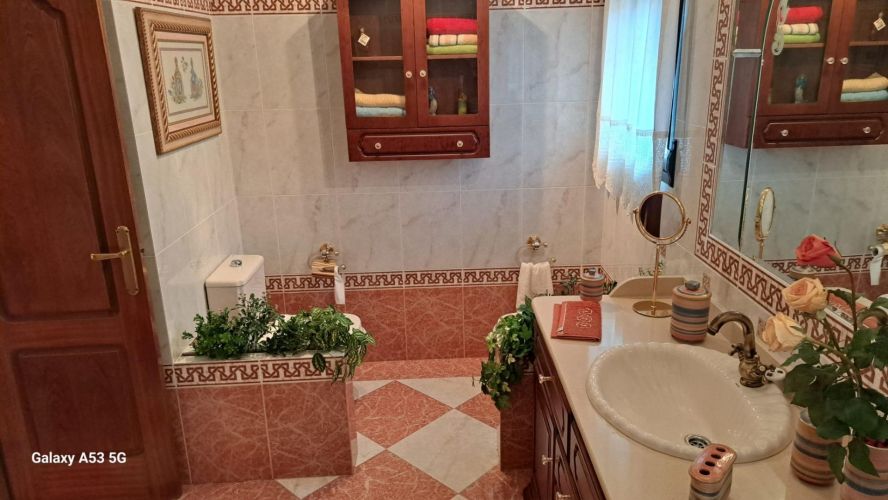 MAGNIFICO CHALET DE DOS VIVIENDAS EN LA COLINA