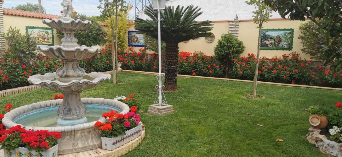 MAGNIFICO CHALET DE DOS VIVIENDAS EN LA COLINA