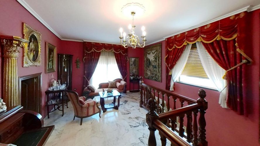 MAGNIFICO CHALET DE DOS VIVIENDAS EN LA COLINA