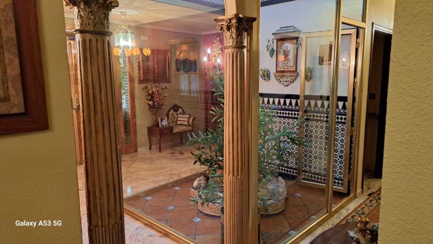 MAGNIFICO CHALET DE DOS VIVIENDAS EN LA COLINA