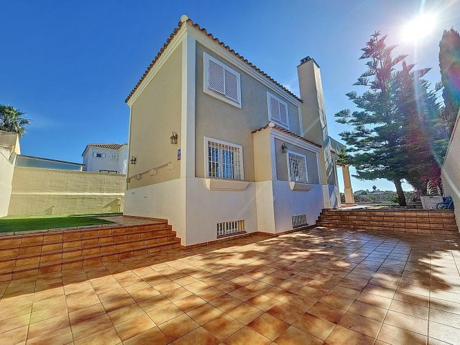 ESPECTACULAR CASA INDEPENDIENTE EN PARAÍSO ARENAL!