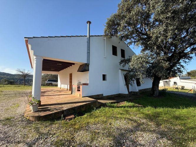 MAGNÍFICA FINCA A UN MINUTO DE VILLANUEVA DEL REY, CÓRDOBA