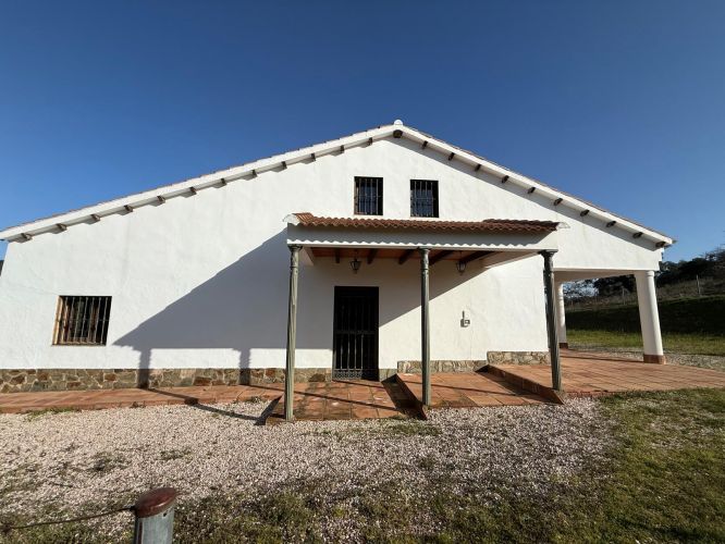 MAGNÍFICA FINCA A UN MINUTO DE VILLANUEVA DEL REY, CÓRDOBA