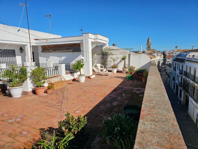 EDIFICIO EN EL BARRIO DE SAN ANDRES
