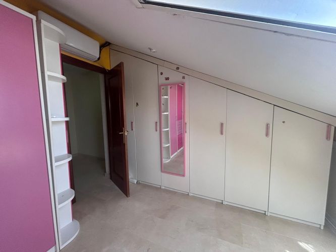 CASA ADOSADA DE 170 M2 CONSTRUIDOS CON PISCINA Y PLACAS SOLARES