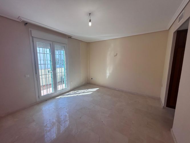 CASA ADOSADA DE 170 M2 CONSTRUIDOS CON PISCINA Y PLACAS SOLARES