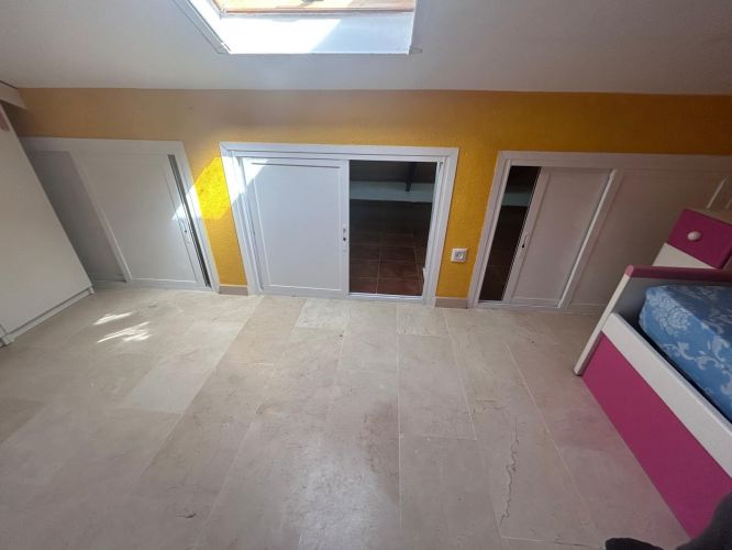 CASA ADOSADA DE 170 M2 CONSTRUIDOS CON PISCINA Y PLACAS SOLARES