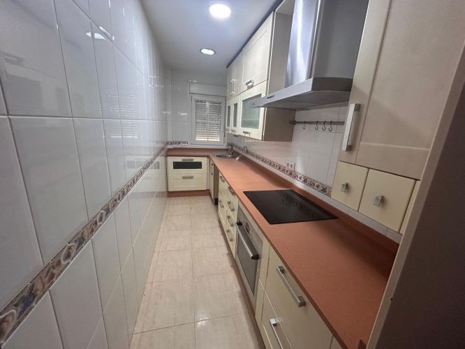 CASA ADOSADA DE 170 M2 CONSTRUIDOS CON PISCINA Y PLACAS SOLARES