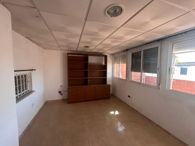 CASA ADOSADA DE 170 M2 CONSTRUIDOS CON PISCINA Y PLACAS SOLARES