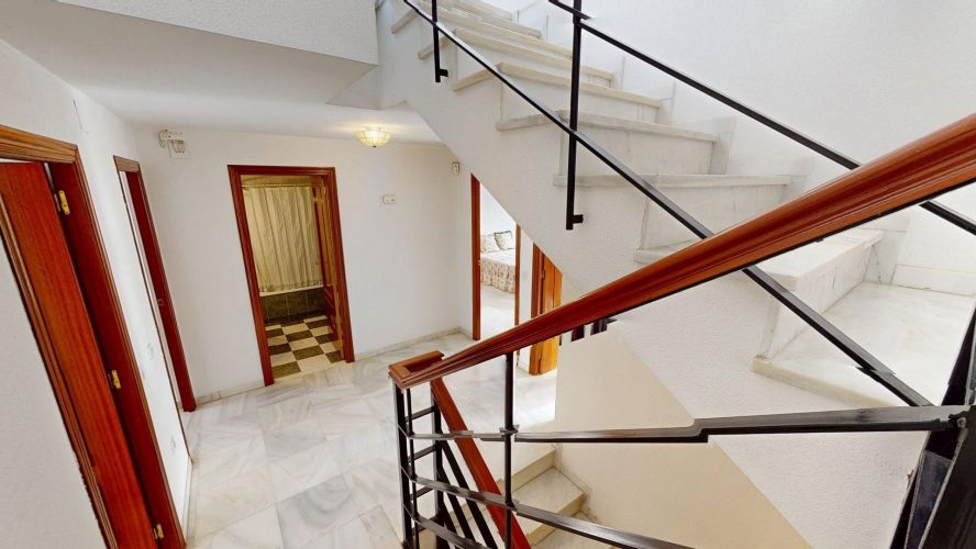 CASA ADOSADA SITUADA EN LOS OLIVOS BORRACHOS