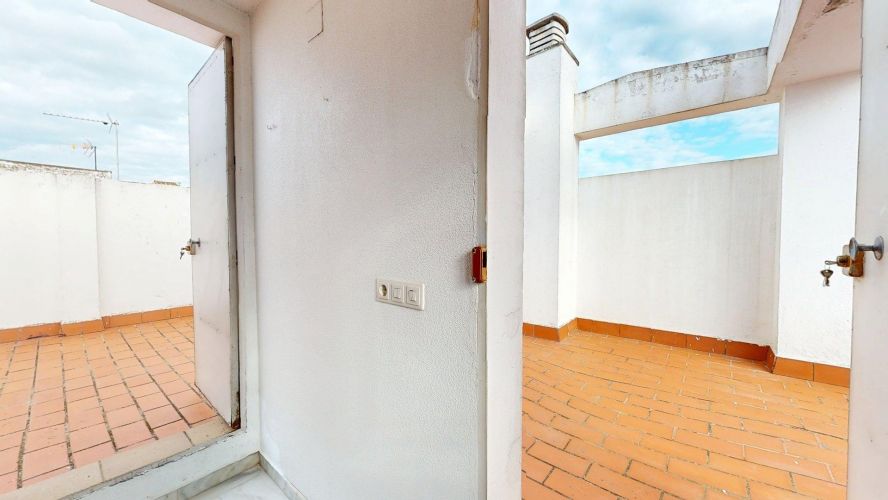 CASA ADOSADA SITUADA EN LOS OLIVOS BORRACHOS