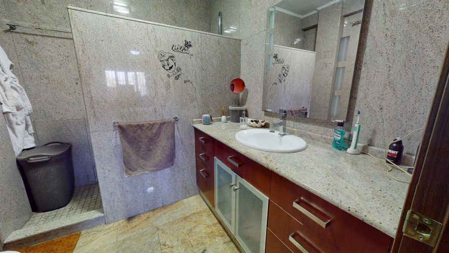 MAGNÍFICO CHALET EN SANSUEÑA