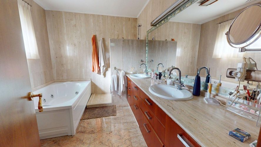 MAGNÍFICO CHALET EN SANSUEÑA