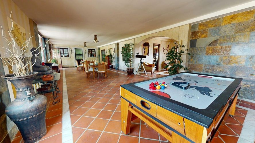 MAGNÍFICO CHALET EN SANSUEÑA