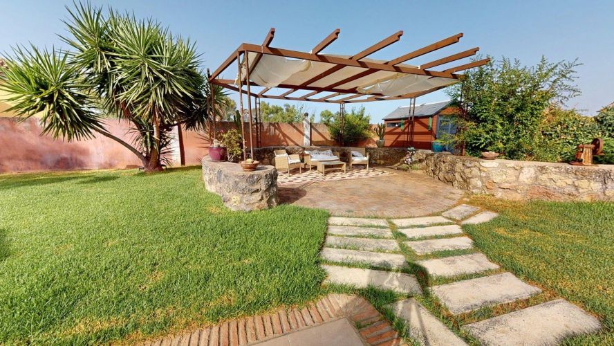 MAGNÍFICO CHALET EN SANSUEÑA