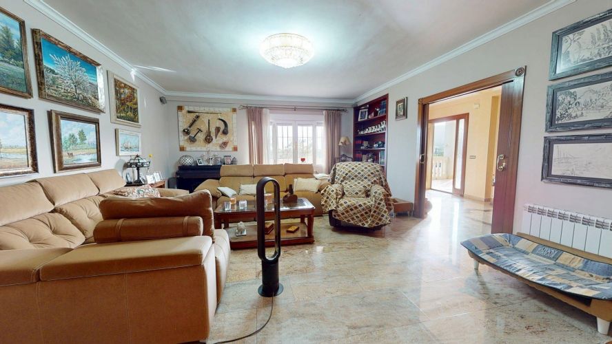 MAGNÍFICO CHALET EN SANSUEÑA