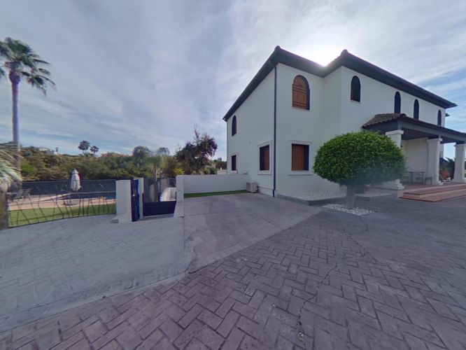 ESPECTACULAR COMPLEJO DE CUATRO VIVIENDAS DE LUJO EN PARAISO ARENAL