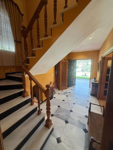 CHALET CON MÁS DE  300m² CONSTRUIDOS EN UNA PARCELA DE 4500m²