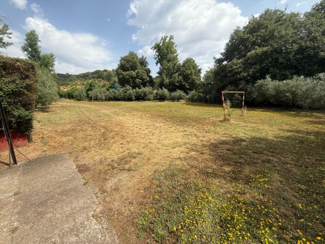 CHALET CON MÁS DE  300m² CONSTRUIDOS EN UNA PARCELA DE 4500m²