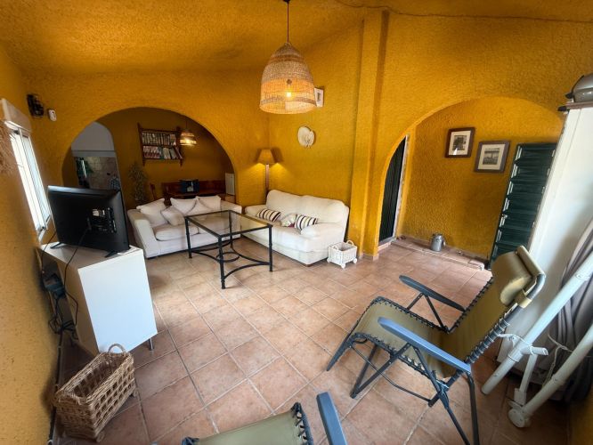 CHALET CON MÁS DE  300m² CONSTRUIDOS EN UNA PARCELA DE 4500m²