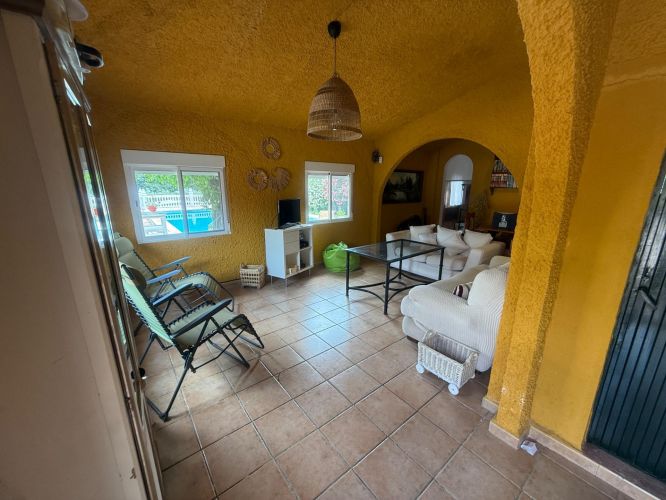 CHALET CON MÁS DE  300m² CONSTRUIDOS EN UNA PARCELA DE 4500m²