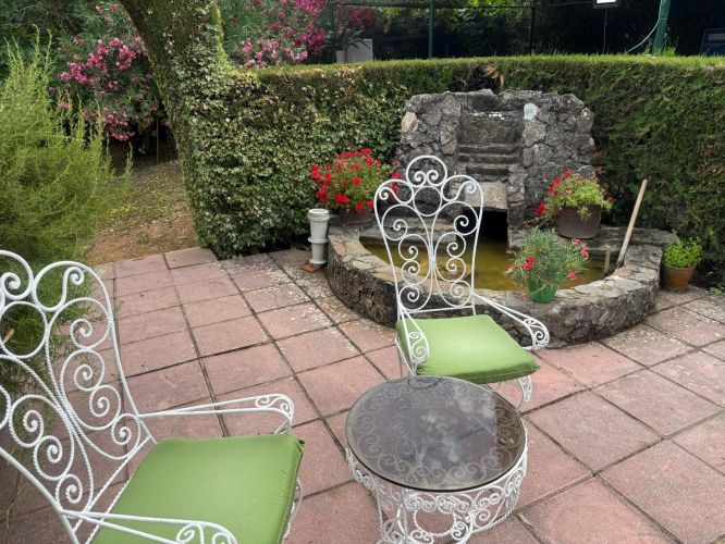 CHALET CON MÁS DE  300m² CONSTRUIDOS EN UNA PARCELA DE 4500m²