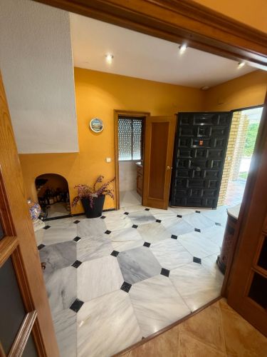 CHALET CON MÁS DE  300m² CONSTRUIDOS EN UNA PARCELA DE 4500m²