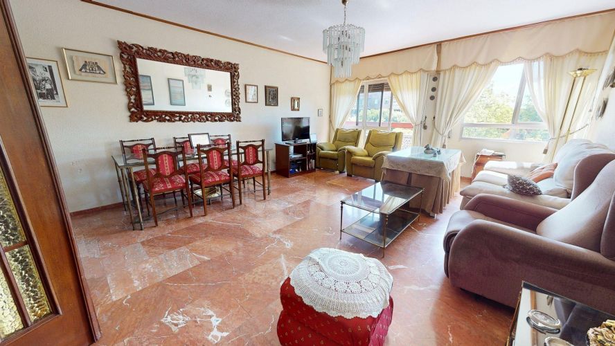 MAGNÍFCA VIVIENDA EN ZONA ESCULTOR FERNÁNDEZ MÁRQUEZ