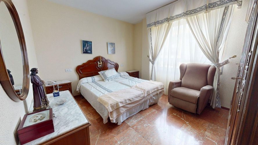 MAGNÍFCA VIVIENDA EN ZONA ESCULTOR FERNÁNDEZ MÁRQUEZ