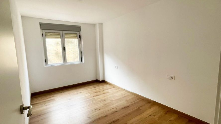 ¡¡PISO DE 3 HABITACIONES, REFORMADO PARA ENTRAR A VIVIR CON ASCENSOR, ZONA AVDA. RESCATADO!!
