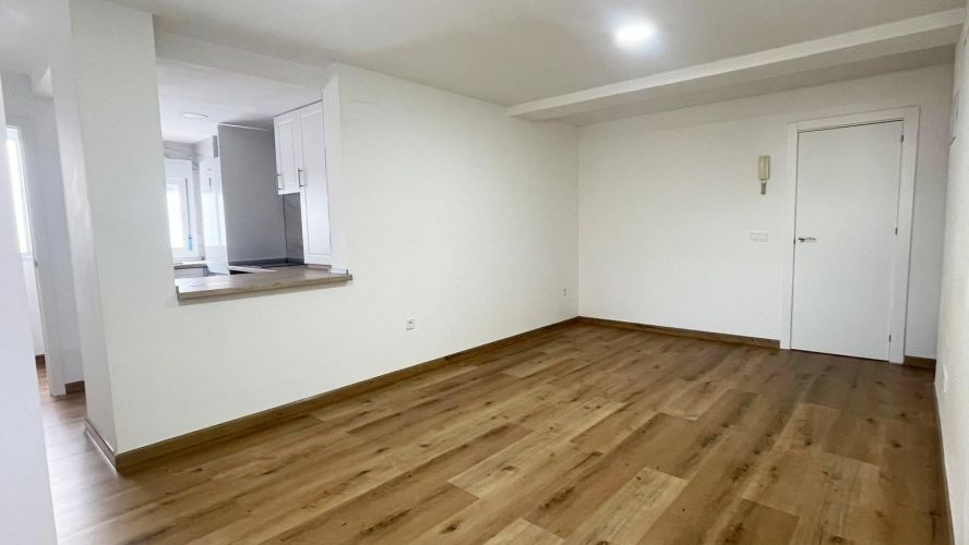 ¡¡PISO DE 3 HABITACIONES, REFORMADO PARA ENTRAR A VIVIR CON ASCENSOR, ZONA AVDA. RESCATADO!!