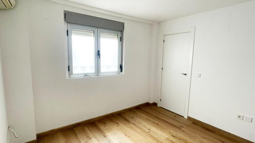 ¡¡PISO DE 3 HABITACIONES, REFORMADO PARA ENTRAR A VIVIR CON ASCENSOR, ZONA AVDA. RESCATADO!!