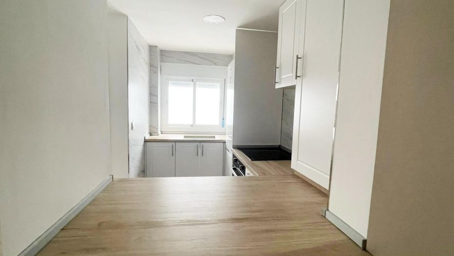 ¡¡PISO DE 3 HABITACIONES, REFORMADO PARA ENTRAR A VIVIR CON ASCENSOR, ZONA AVDA. RESCATADO!!