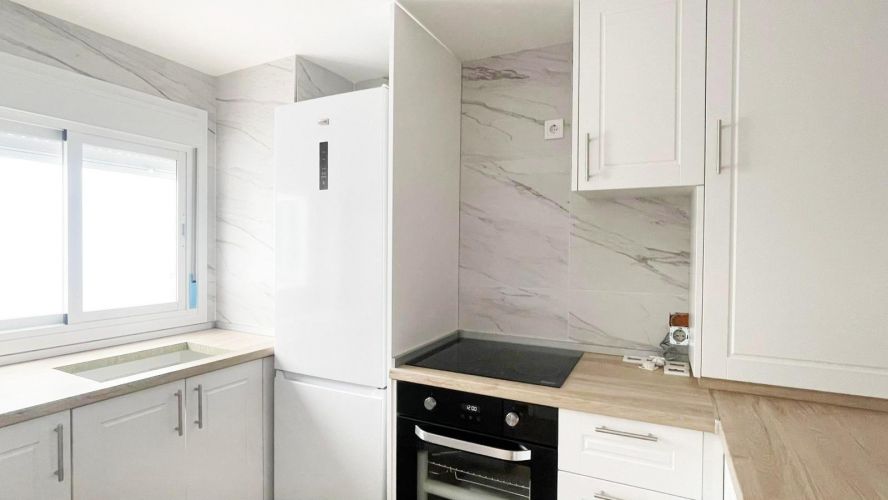 ¡¡PISO DE 3 HABITACIONES, REFORMADO PARA ENTRAR A VIVIR CON ASCENSOR, ZONA AVDA. RESCATADO!!
