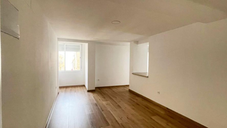¡¡PISO DE 3 HABITACIONES, REFORMADO PARA ENTRAR A VIVIR CON ASCENSOR, ZONA AVDA. RESCATADO!!