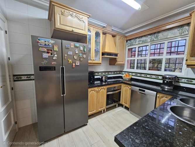 CASA ADOSADA EN VENTA EN EL PATRIARCA!