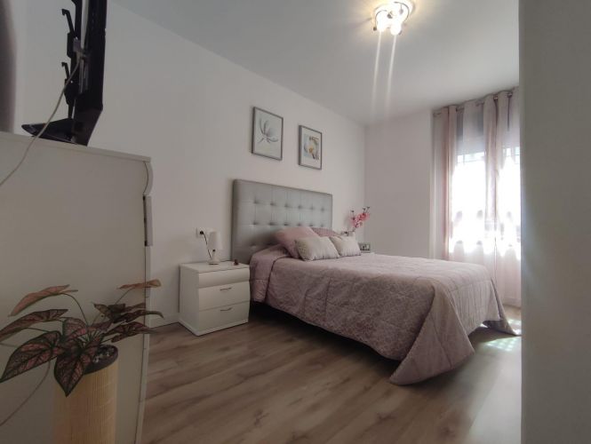 ESTUPENDA VIVIENDA EN NUEVO ZOCO, CON MAGNÍFICO Y GRAN PATIO (PORCHE), PISCINA, COCHERA, TRASTERO!!!!