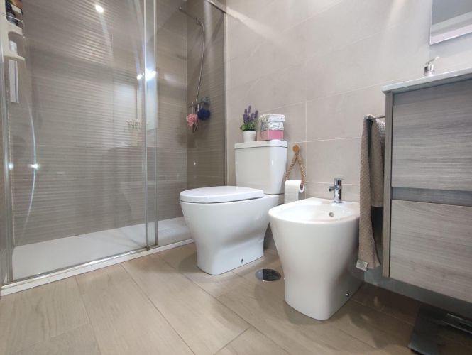 ESTUPENDA VIVIENDA EN NUEVO ZOCO, CON MAGNÍFICO Y GRAN PATIO (PORCHE), PISCINA, COCHERA, TRASTERO!!!!