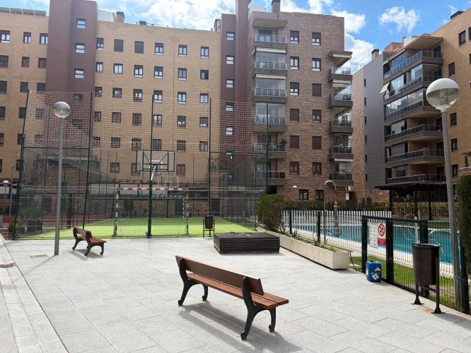 ESTUPENDA VIVIENDA EN NUEVO ZOCO, CON MAGNÍFICO Y GRAN PATIO (PORCHE), PISCINA, COCHERA, TRASTERO!!!!
